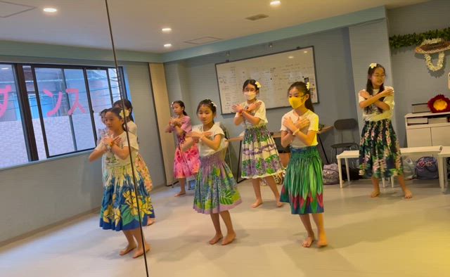 ハワイアン新年同窓会 & レッスンムービー、1月も沢山お稽古しましたの記事動画