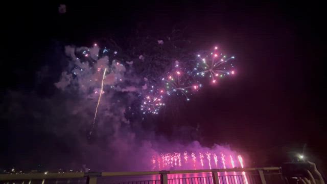 水戸偕楽園花火大会フィナーレ超ワイド特大ミュージックスターマイン「千波湖を彩る火の芸術」の記事動画