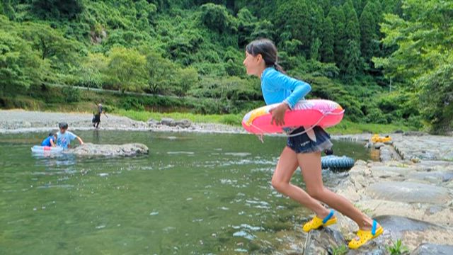 カブトムシ探し→矢部川源流公園の川遊び→家飲み♥️の記事動画