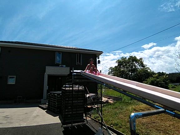 滑り台完成の記事動画