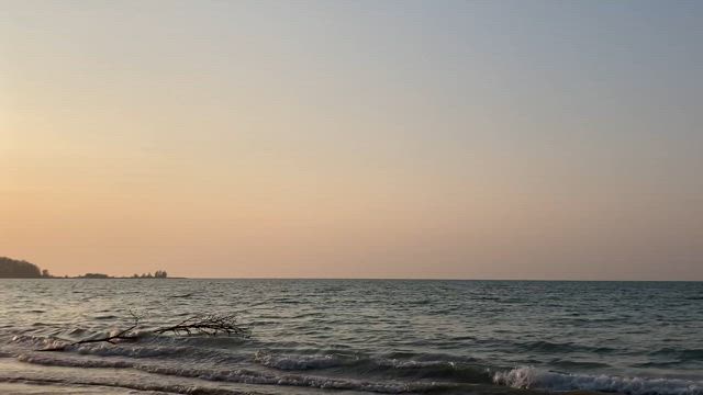 アンダマン海を眺めてビール@ザ サロジン (The Sarojin)の記事動画