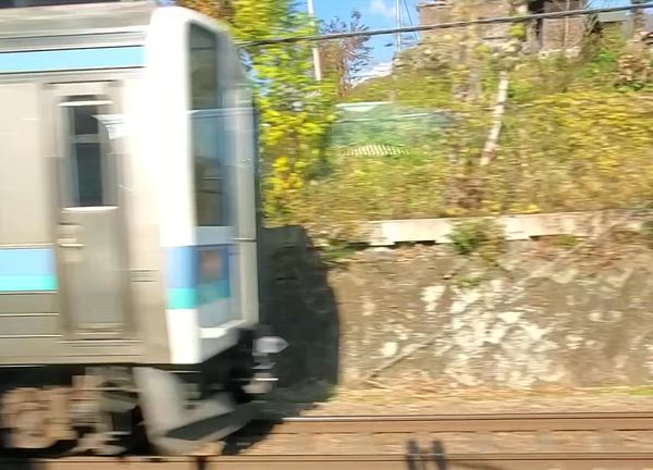 鉄橋を渡る車窓と音（動画）の記事動画