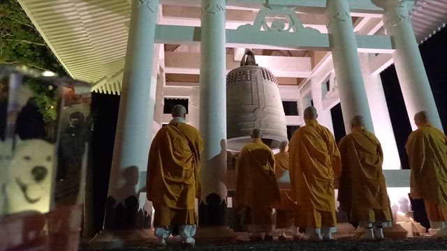 除夜の鐘と壇上伽藍諸堂新年深夜参拝の記事動画