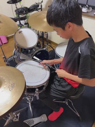 ドラムのワイヤーブラシをプレゼントの記事動画