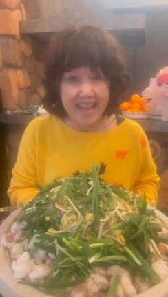 にんにく増し増しのもつ鍋とポテトサラダを作りました。の記事動画