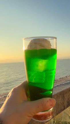 ポカポカの江の島！カラカラの喉に鎌倉ソーダが嬉しい日＼(^o^)／の記事動画