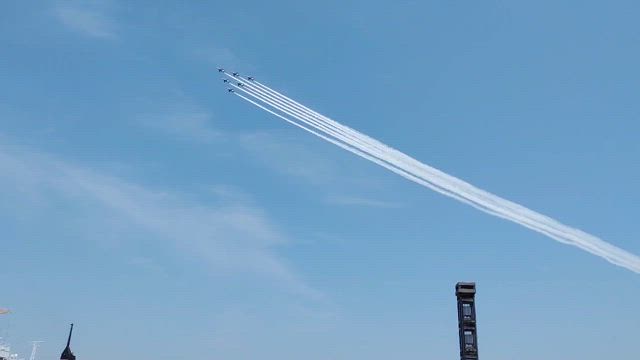 ブルーインパルス　見えたけど…の記事動画