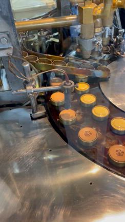 【箱根グルメ】温泉マークと「はこね」の文字に萌え！白あんが入ったカステラ饅頭　「菊川商店」の記事動画