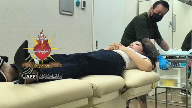 ネイブル（へそピアス）の記事動画