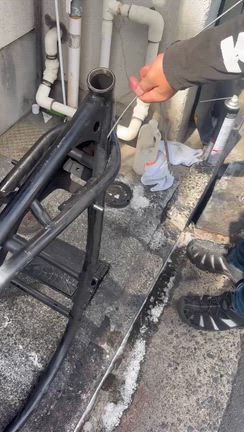 フレーム中の錆取りの記事動画