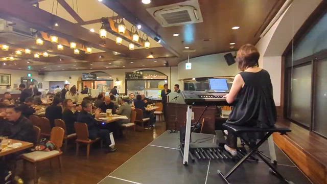 アサヒビール園での演奏の記事動画