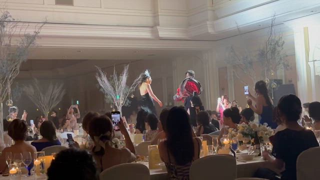 1200万円かけた卒業式に招待してもらったよ(^-^)/の記事動画