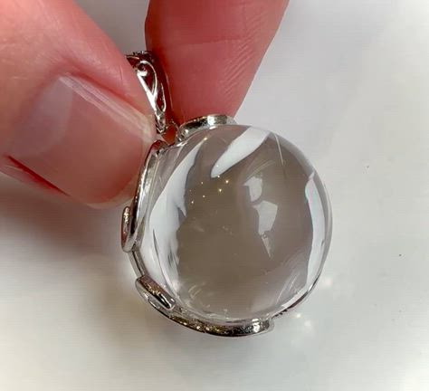 ☆神秘の虹色「アイリスクォーツ・トップ」の記事動画