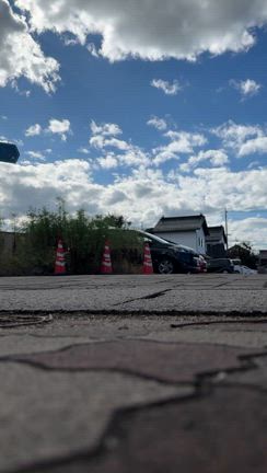 センターの上の空の記事動画