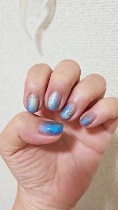 キラキラの梅雨ネイル^^爪が成長してる～♪の記事動画