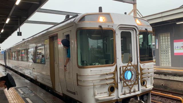 観光列車お手振り隊の記事動画