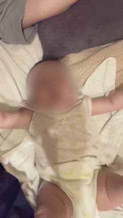 夫婦で笑った娘のくしゃみの記事動画