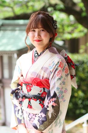 スタジオと近くの神社にて成人式前撮り写真を撮影しました。の記事動画