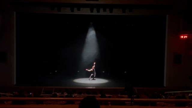 チャリティー公演の記事動画