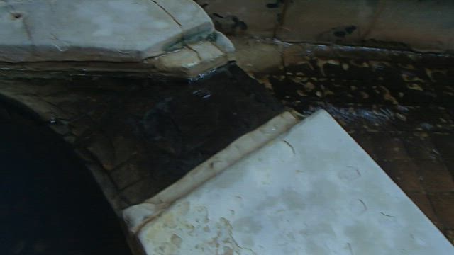 原泉温度が47度の自噴温泉は､三～四ヶ月で激しく噴出する間欠泉でした。の記事動画