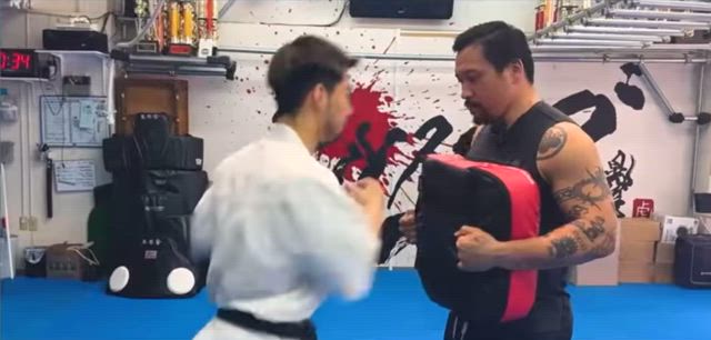 Breaking downよしきまる選手に強いｷｯｸﾎﾞｸｻｰをぶつけてみた【樋高リオ】の記事動画