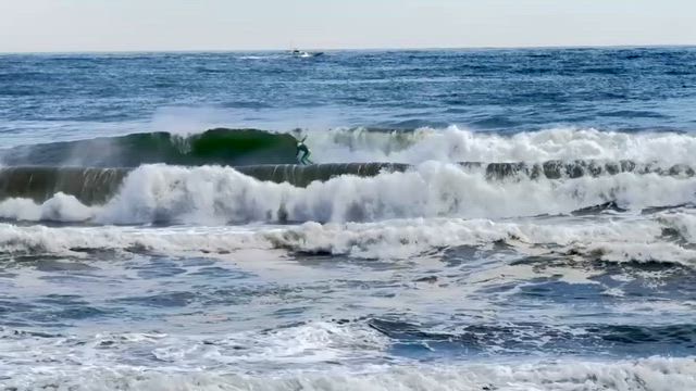 湘南茅ヶ崎汐小前クソ下ポイントで良い波に乗って〜3日連続サーフィンできて嬉しい筋肉痛バキバキ〜♪の記事動画