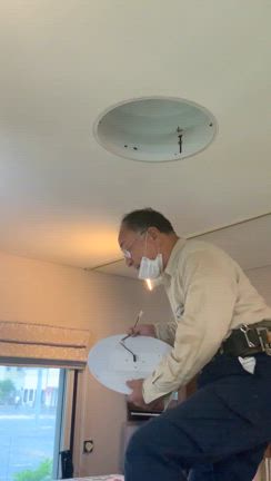 「もう無理かも」と思った照明が…。電気屋さんの名案で復活！の記事動画