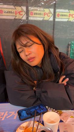 【これがお店..?】屋台居酒屋で出会った愉快な◯◯人！の記事動画