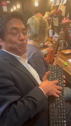 携帯のピアノとそろばんの記事動画