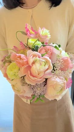 【生徒様作品】ラナンキュラス・クラッチブーケの記事動画