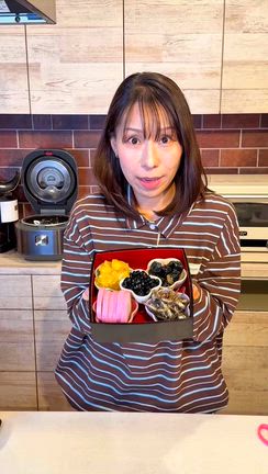 明けましておめでとうございます！！おせちリメイクです！！の記事動画