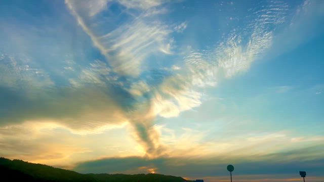 出雲大社の神迎え神事にて神々が上陸される稲佐浜にて鳳凰出現！の記事動画