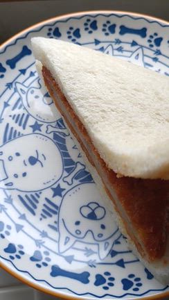 スーパーで見つけた びっくりなサンドイッチの記事動画