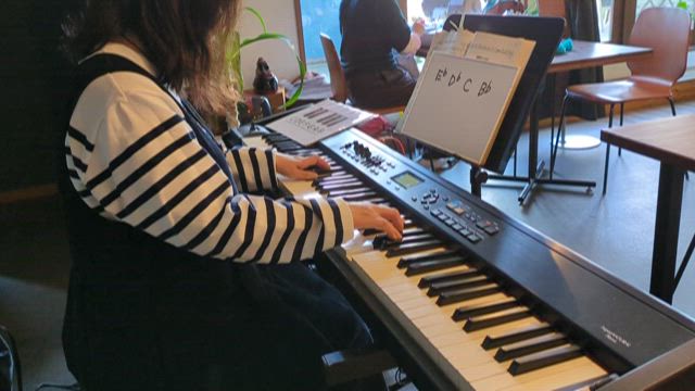 楽しかった！癒されます～裾野市いわなみキッチンでピアノ生演奏ジュークボックス開催の記事動画