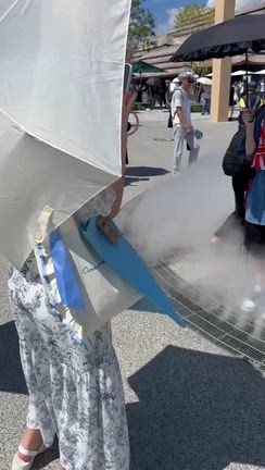 万博ではしゃぐあおいさんの記事動画