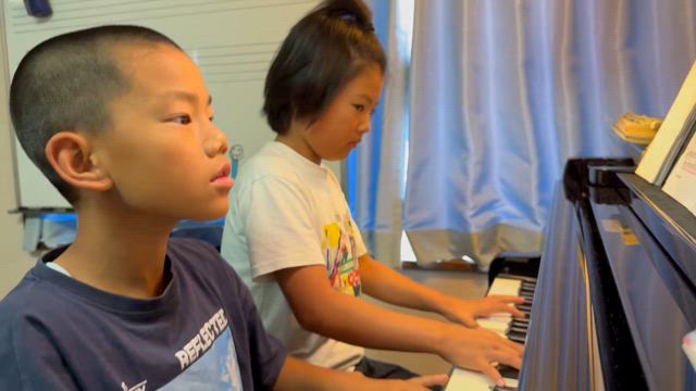 連弾で心を育む～♪【加古川ピアノとうたの教室】の記事動画