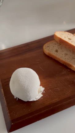 ２つの材料混ぜるだけ？！簡単手作りクリームチーズ！！の記事動画