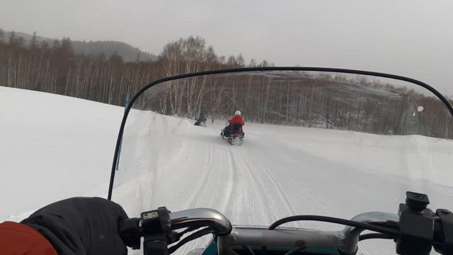 リゾナーレトマム ❄️雪の草原をスノーモービルで走る＆絶景を楽しみながら美味しい朝食を✨の記事動画
