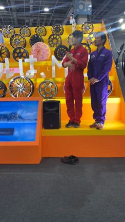 大阪オートメッセ行ってきた!!の記事動画