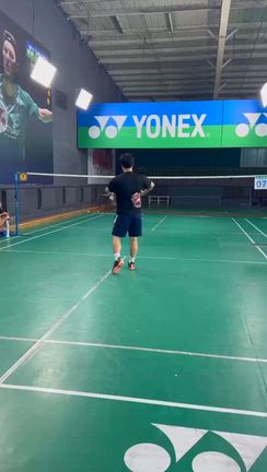 デンマークへ  1日目   出国前に腹ごしらえの記事動画