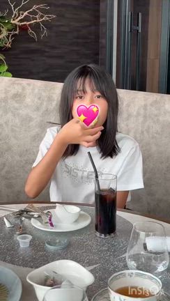 愛娘　初のアフタヌーンティーへの記事動画