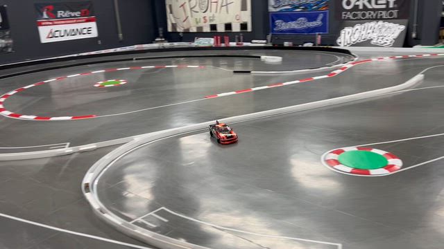 日曜ラジコン部　TT-02コンバージョンの記事動画