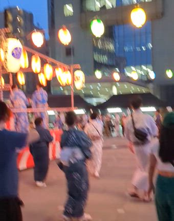 夏の名残り、赤坂の夜の記事動画