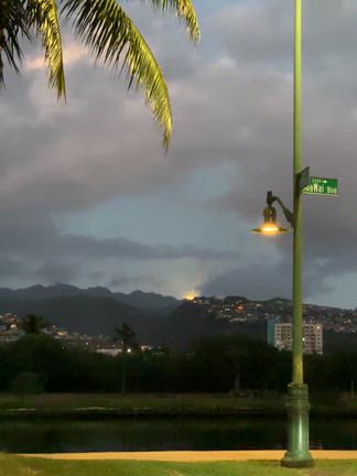 スーパームーンが昇ってきた！の記事動画