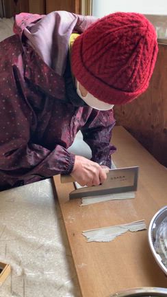 お蕎麦作りの初体験でした、難しいですねの記事動画