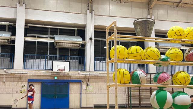 すず〜ん   サーブ練習   8球で1個入れたら…の記事動画