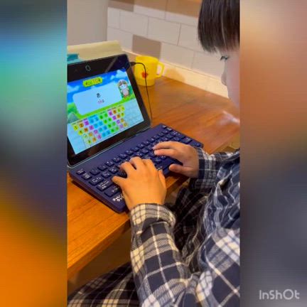 子どものうちからパソコン学習とコーデの記事動画