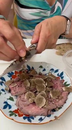 キャビアとトリュフの食べ合わせはどちらもシャンパーニュで！　2大珍味が大集合！の記事動画