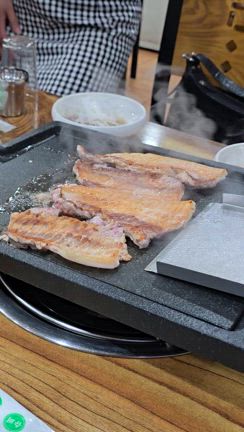 三世代で韓国旅行 4日目夕食の記事動画