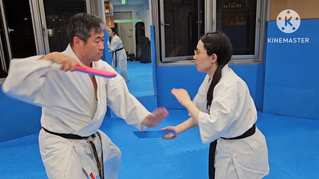 【空手】物を持っての受けの稽古【極真館】浦和、東浦和、柳崎、北園町の空手道場の記事動画